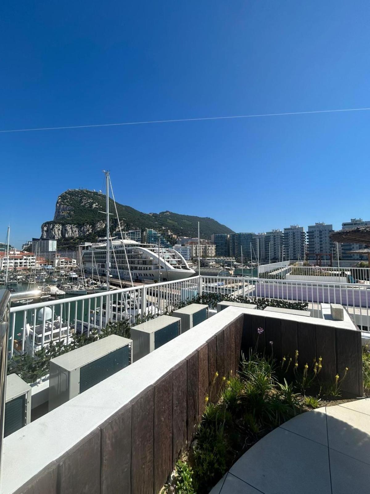Marina Club Luxury Private Studio With Pool And Incredible Views Гибралтар Экстерьер фото